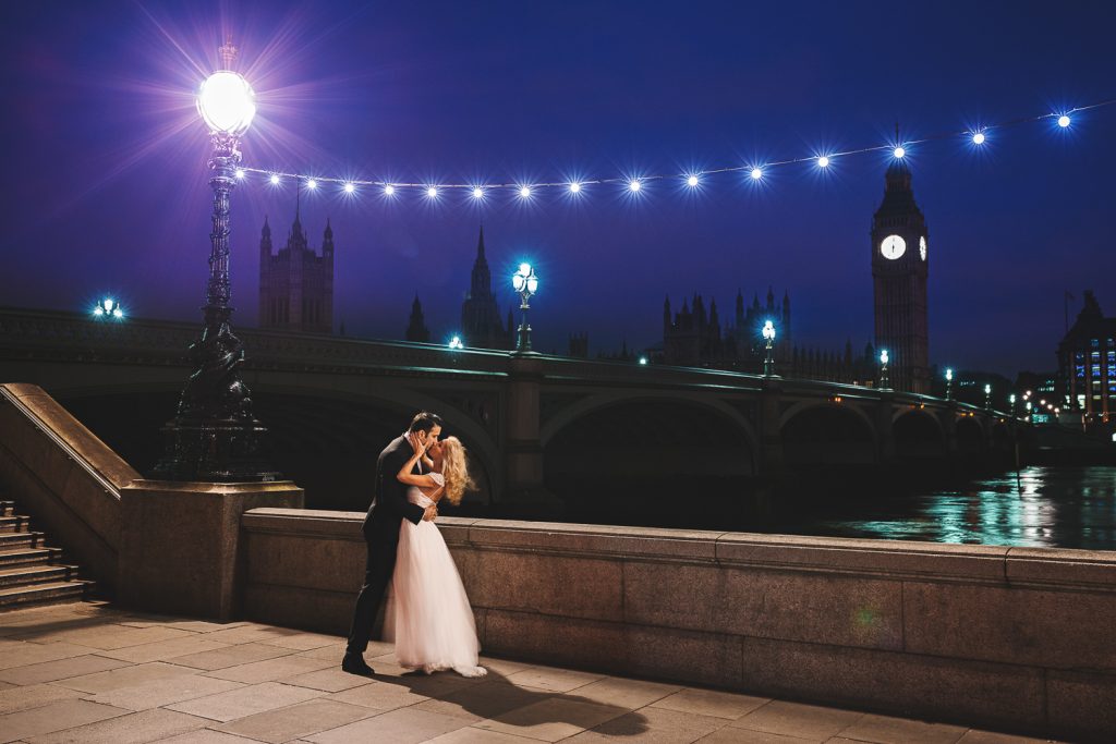 Wedding photo at night at London Bridge